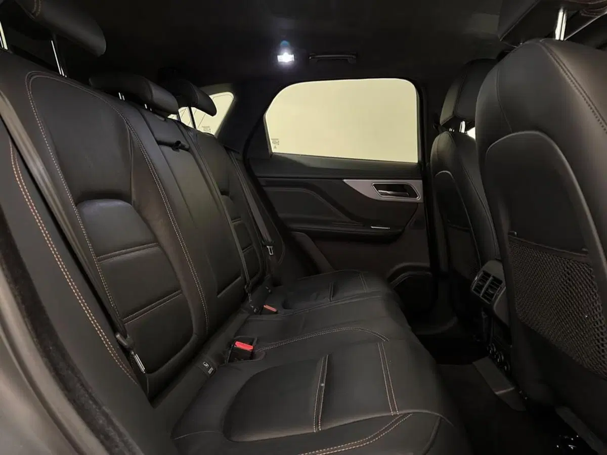 Jaguar F-Pace usata a Varese (8)