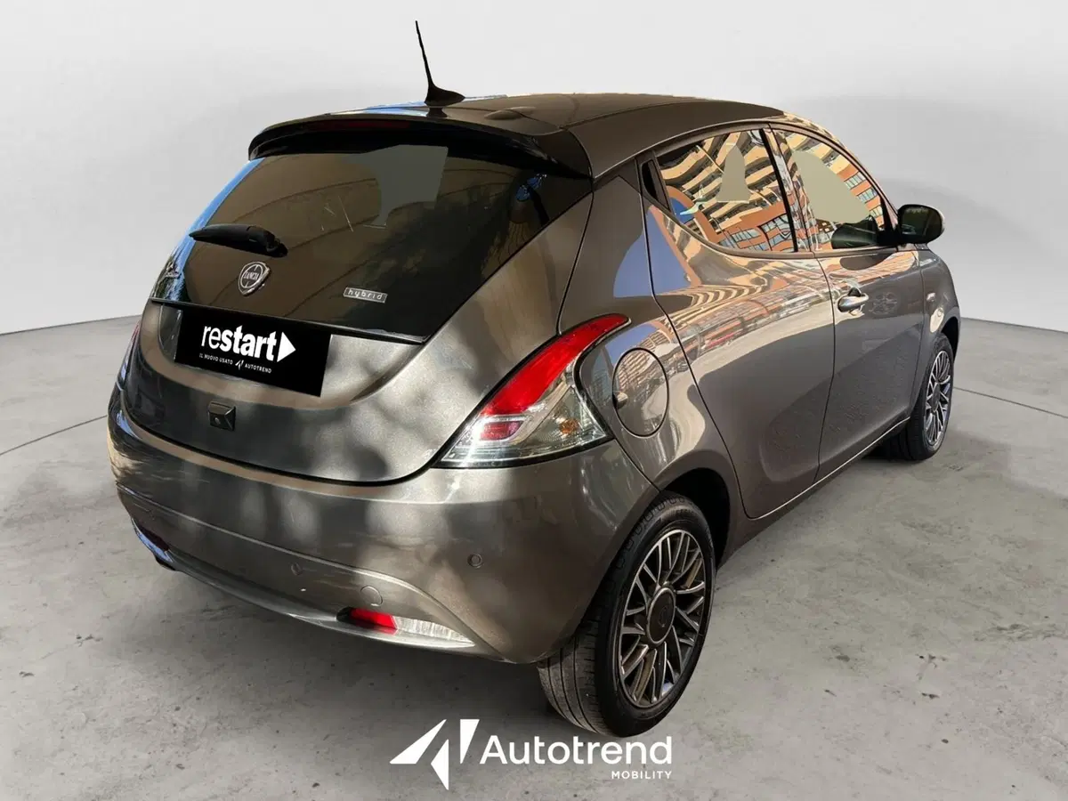 Lancia Ypsilon usata a Bari (2)