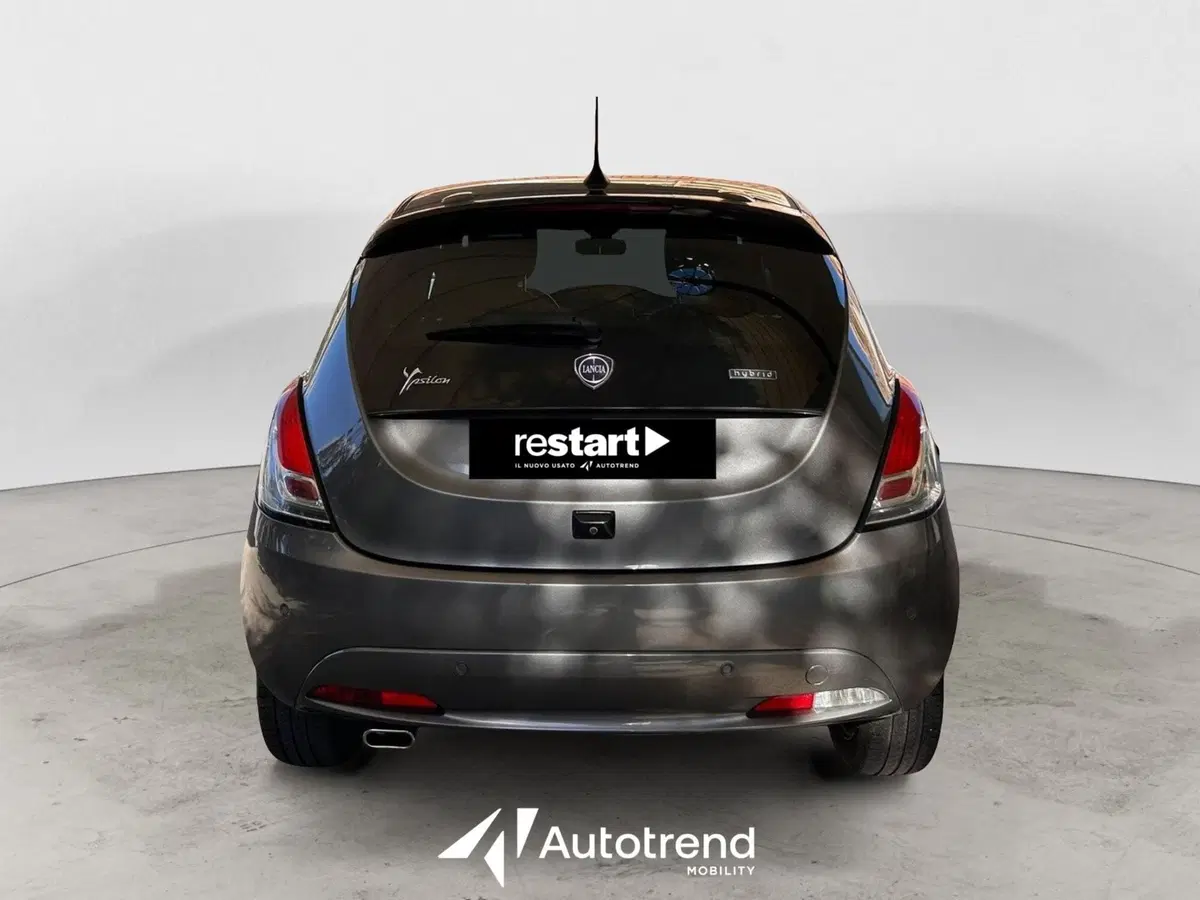 Lancia Ypsilon usata a Bari (4)