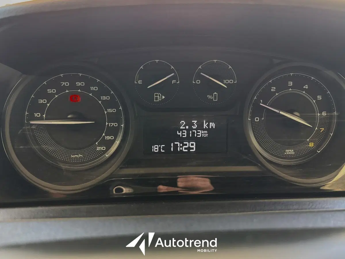Lancia Ypsilon usata a Bari (13)