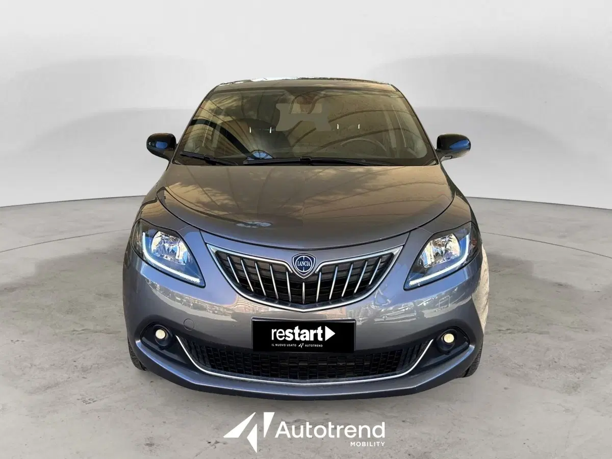 Lancia Ypsilon usata a Bari (3)