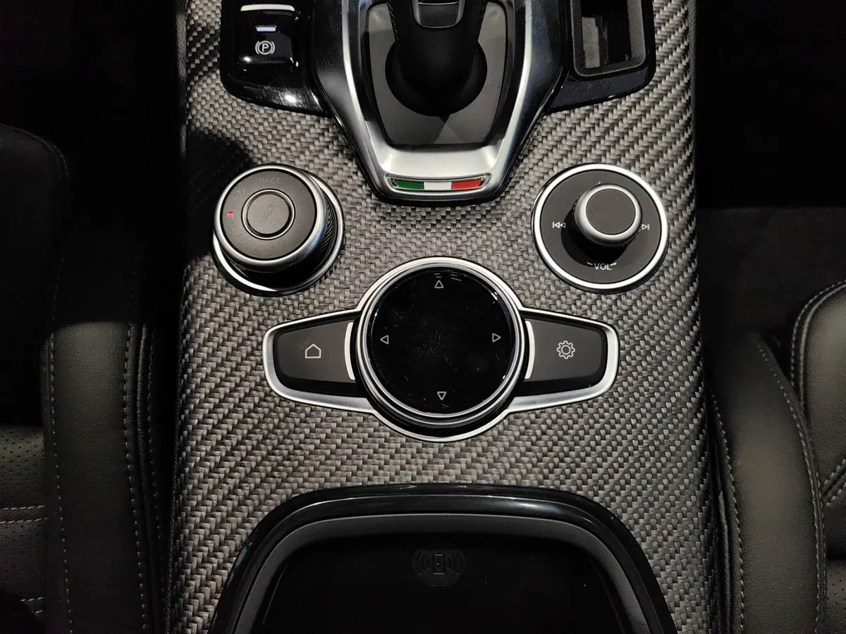 Alfa Romeo Stelvio nuova a Como (14)