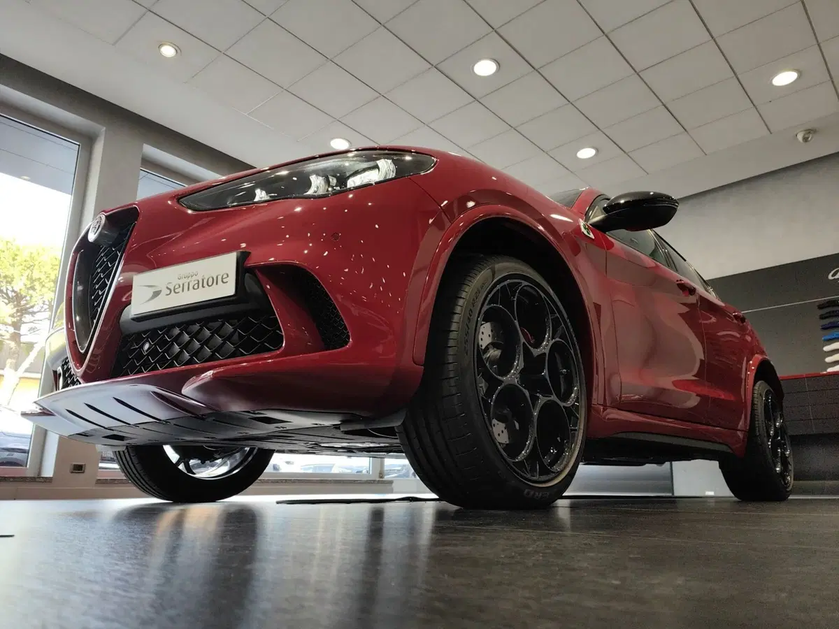 Alfa Romeo Stelvio nuova a Como (15)