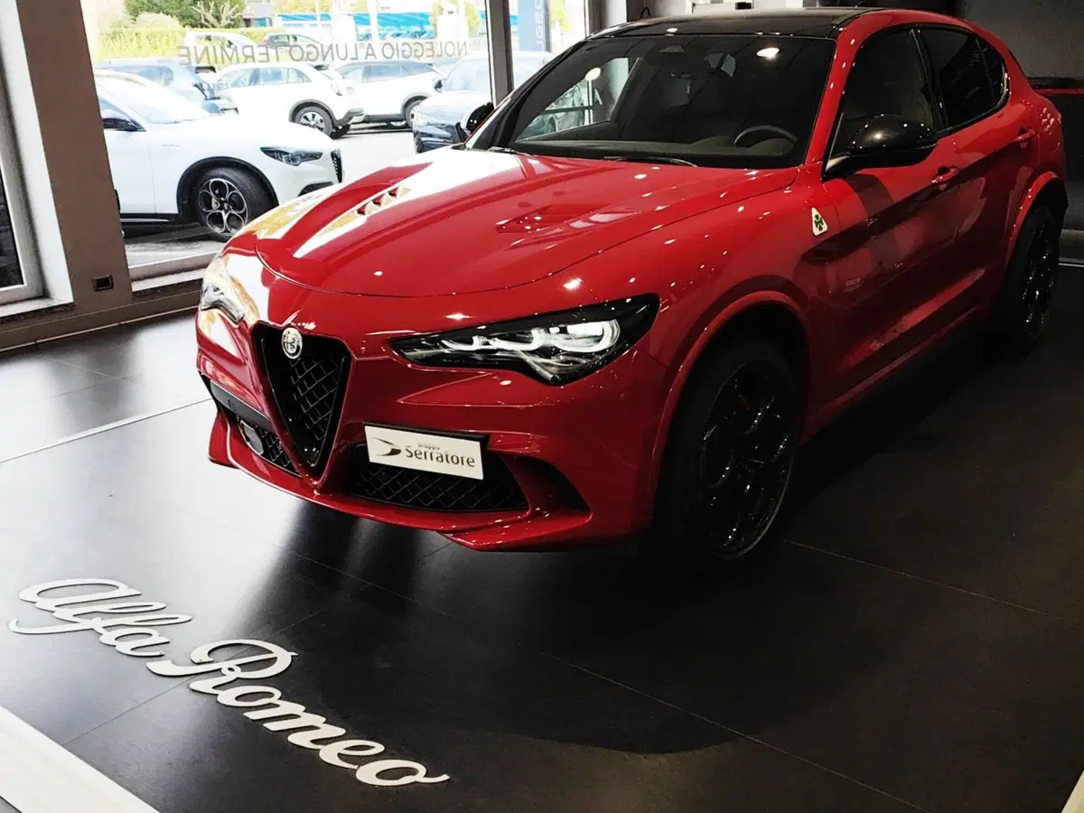 Alfa Romeo Stelvio nuova a Como (16)