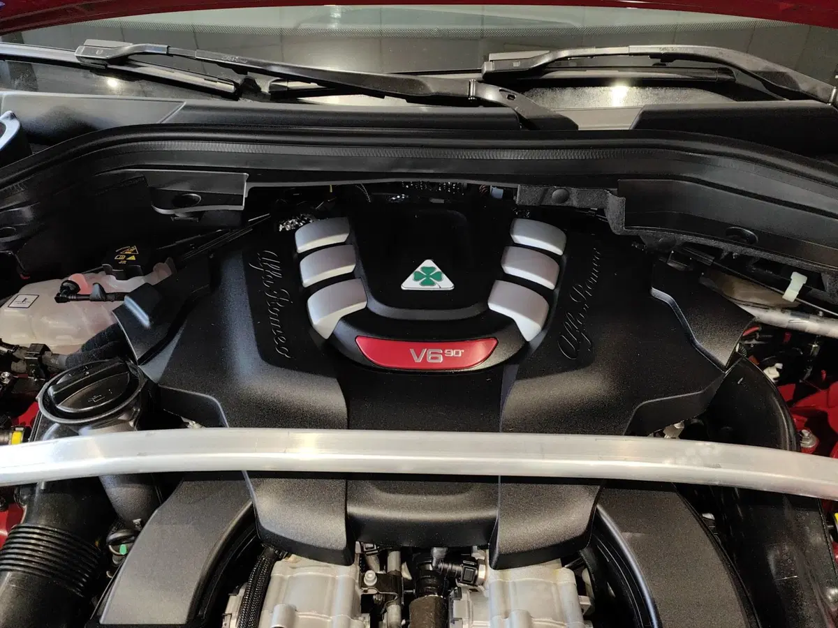 Alfa Romeo Stelvio nuova a Como (17)