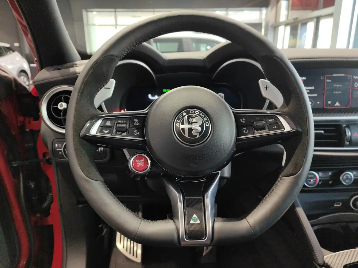 Alfa Romeo Stelvio nuova a Como (18)