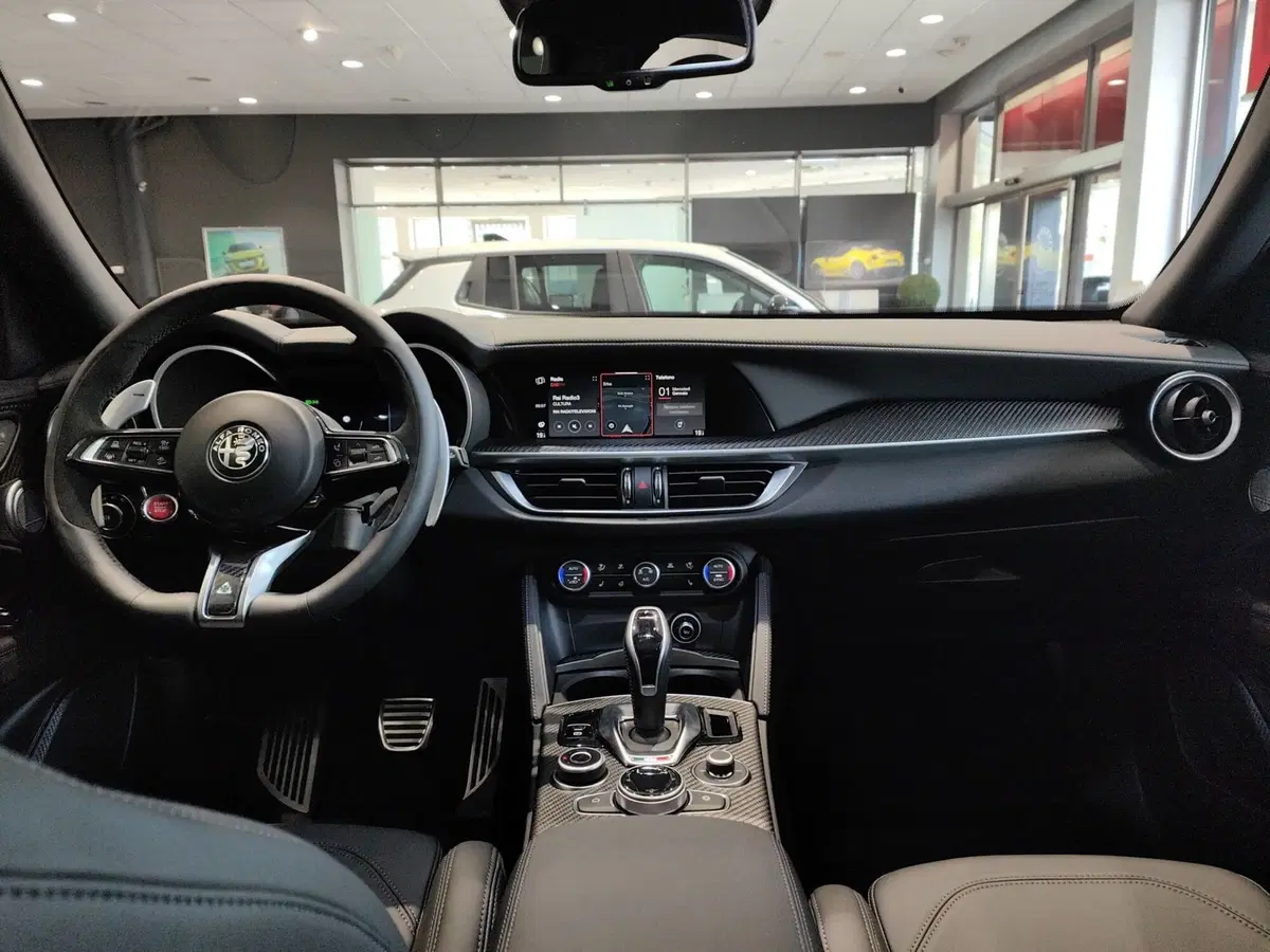 Alfa Romeo Stelvio nuova a Como (19)
