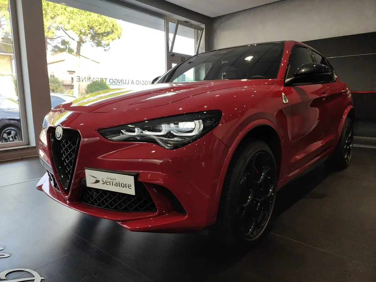 Alfa Romeo Stelvio nuova a Como (2)