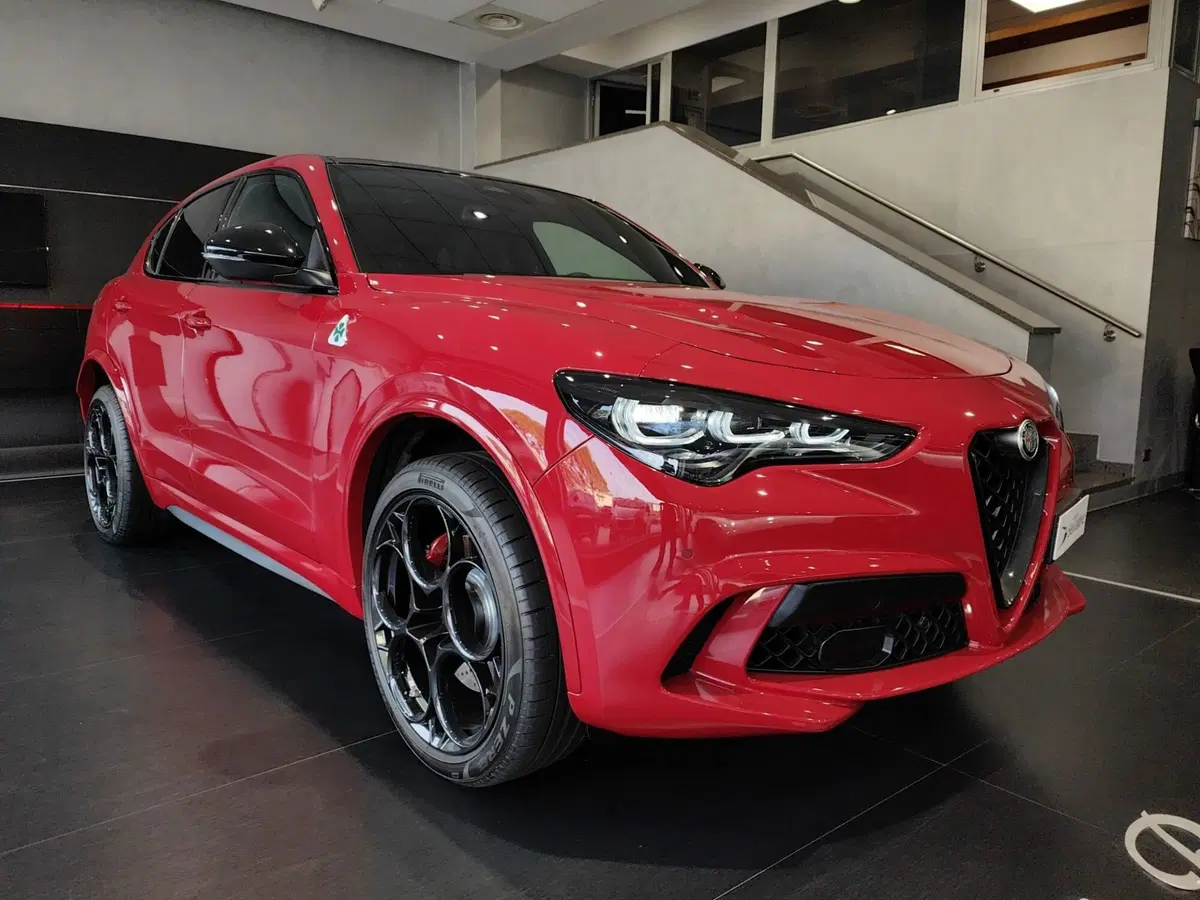 Alfa Romeo Stelvio nuova a Como (4)