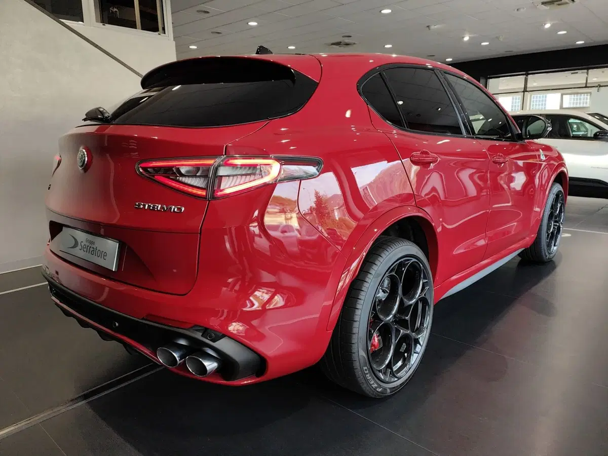 Alfa Romeo Stelvio nuova a Como (5)