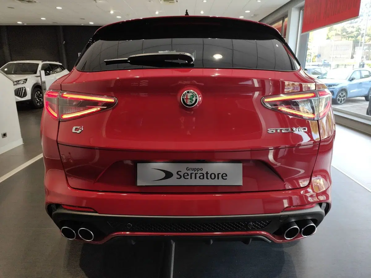 Alfa Romeo Stelvio nuova a Como (6)