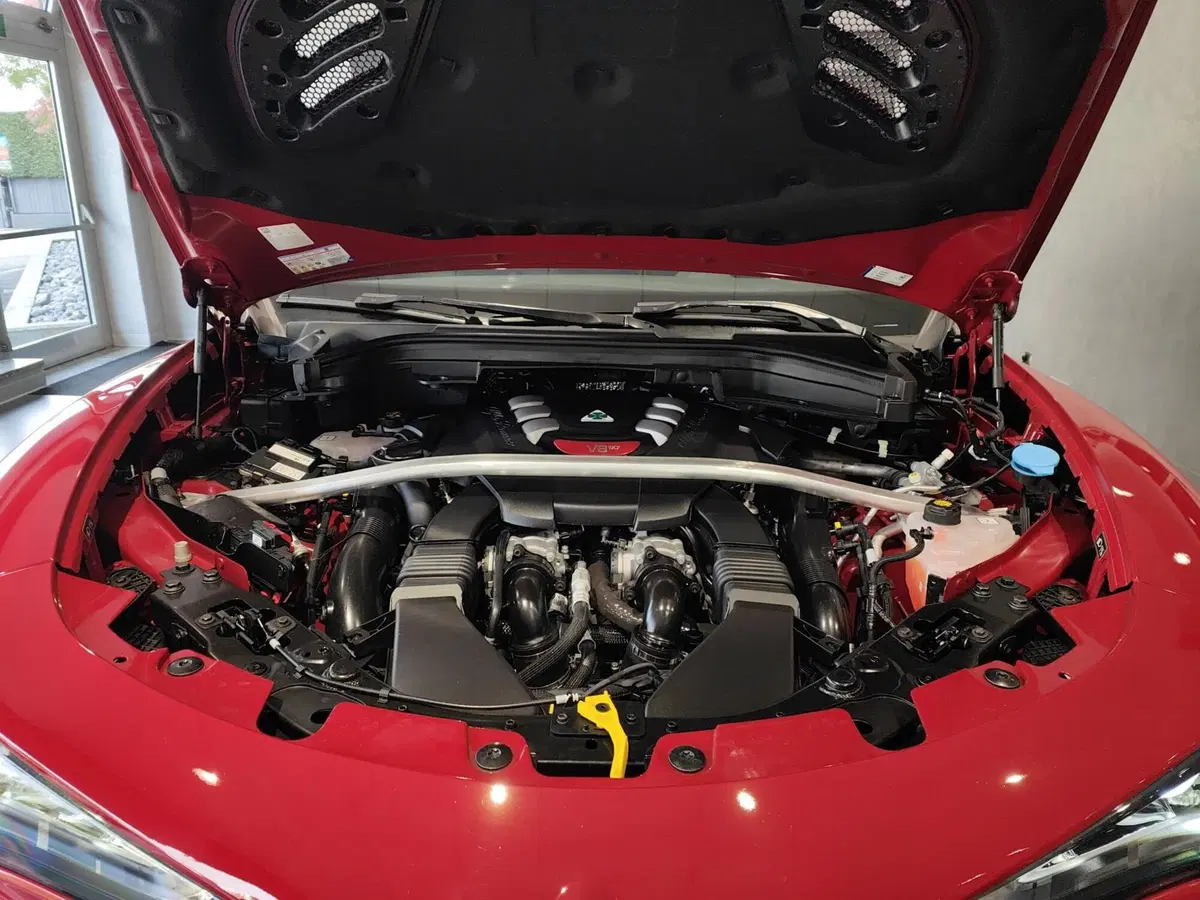 Alfa Romeo Stelvio nuova a Como (7)