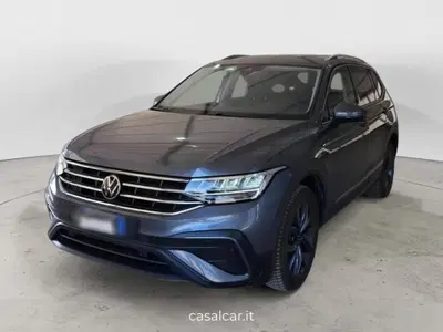 Volkswagen Tiguan Allspace 2.0 TDI SCR DSG 4MOTION Life del 2022 usata a Salerno
