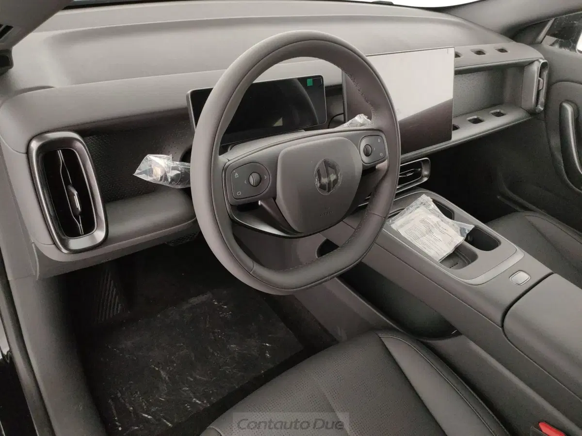 Leapmotor B05 nuova a Caserta (20)