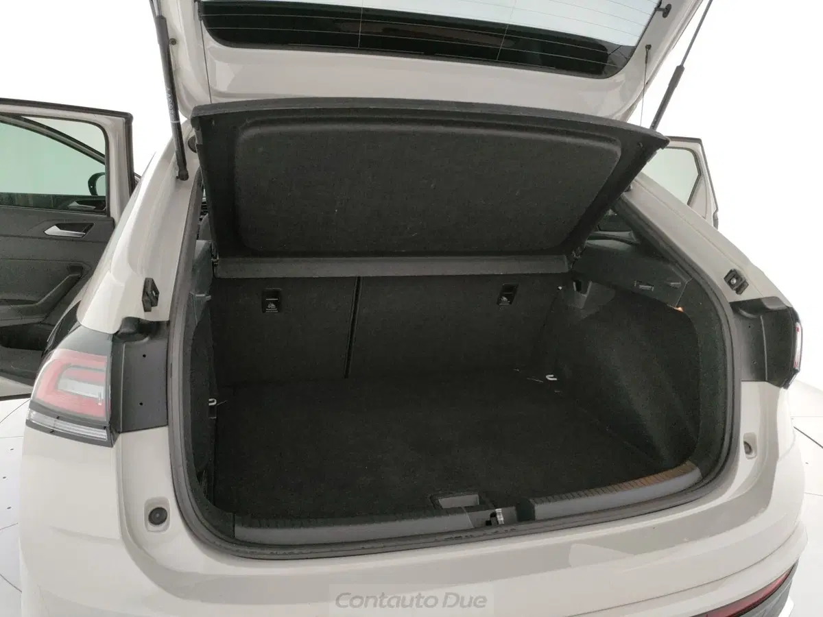 Volkswagen Taigo usata a Caserta (18)