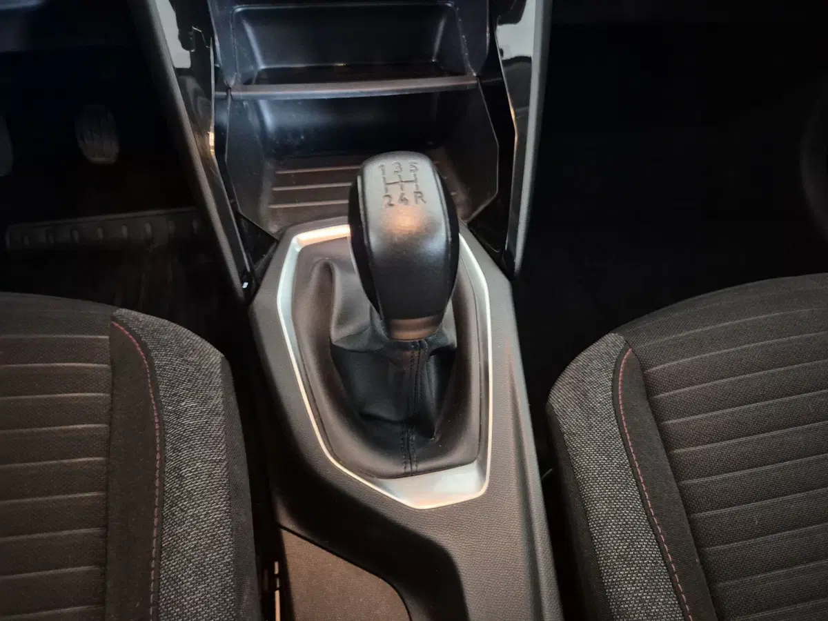 Peugeot 208 usata a Torino (11)
