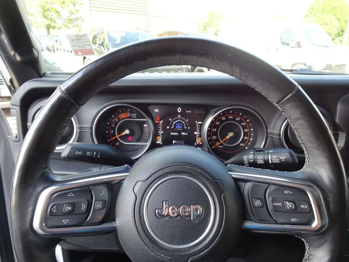 Jeep Wrangler Unlimited usata a Padova (14)