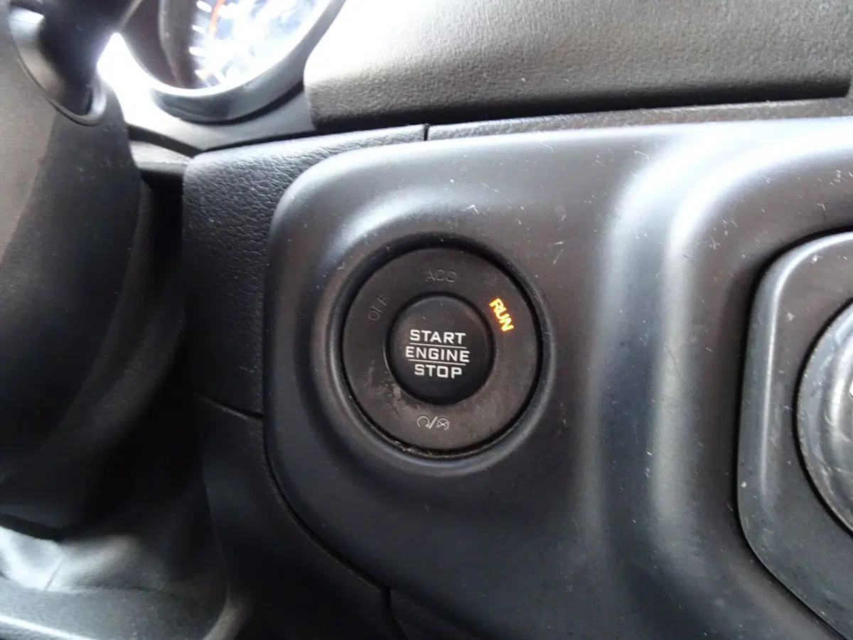 Jeep Wrangler Unlimited usata a Padova (20)