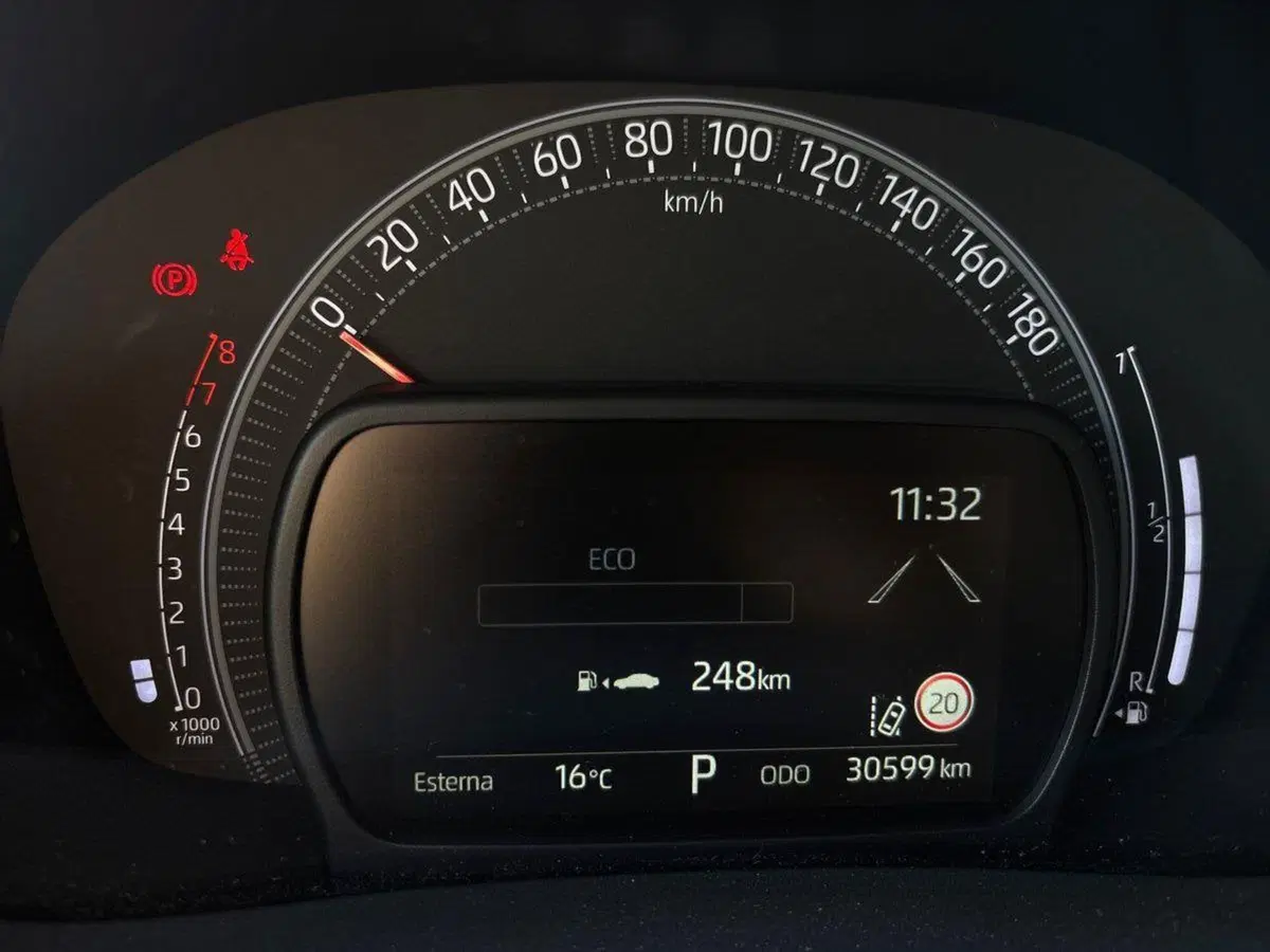 Toyota Aygo X usata a Bologna (11)