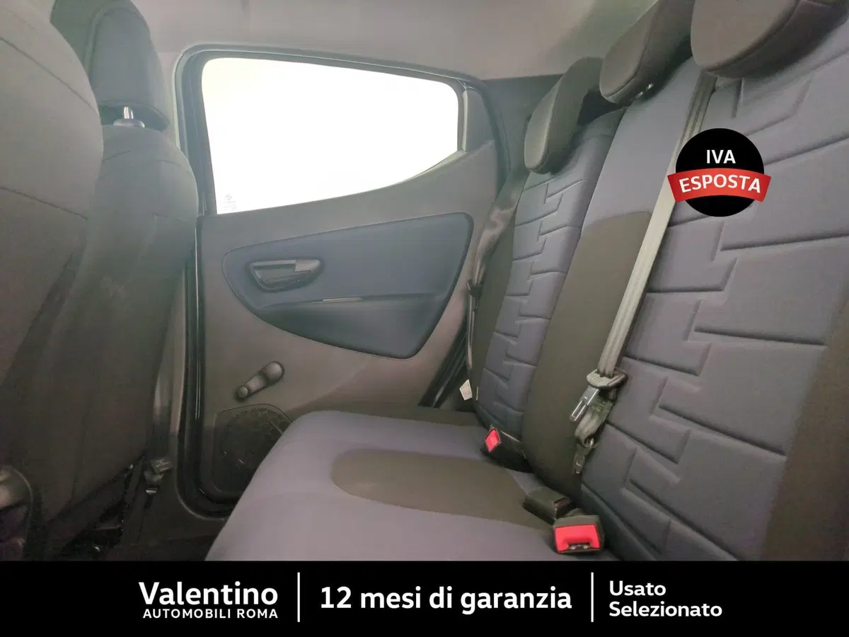 Lancia Ypsilon usata a Roma (10)