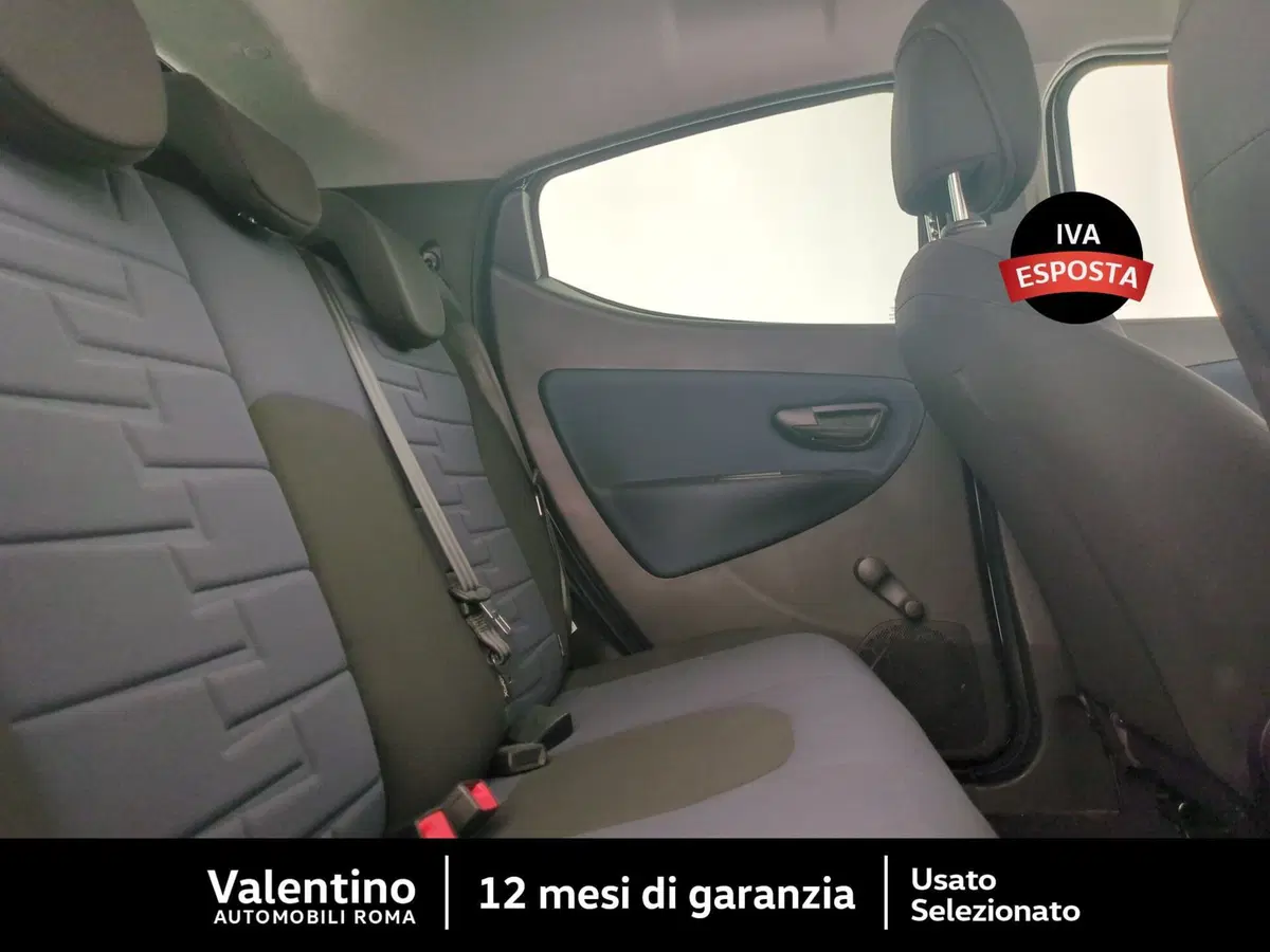 Lancia Ypsilon usata a Roma (11)