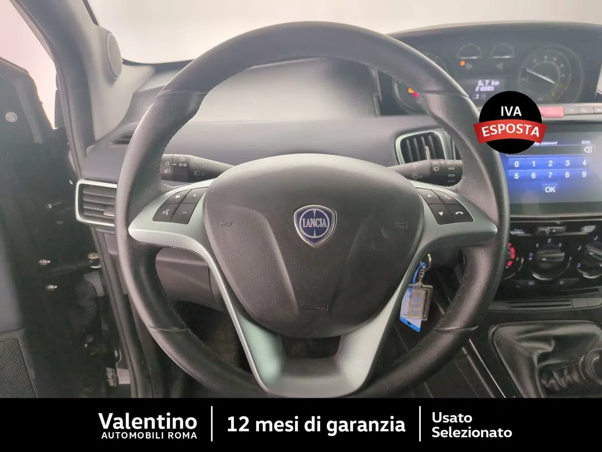 Lancia Ypsilon usata a Roma (13)