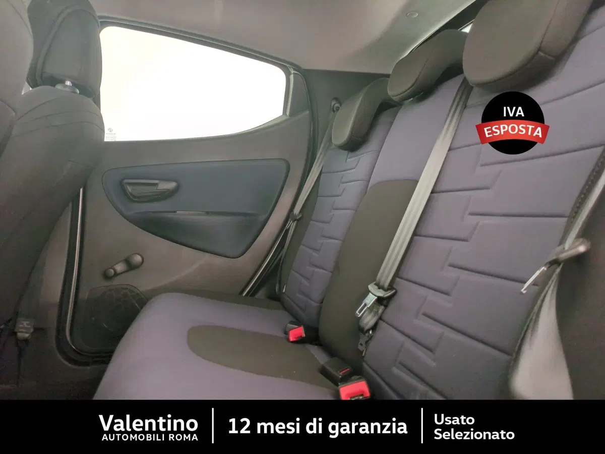 Lancia Ypsilon usata a Roma (10)
