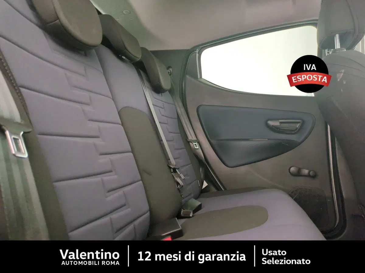 Lancia Ypsilon usata a Roma (11)