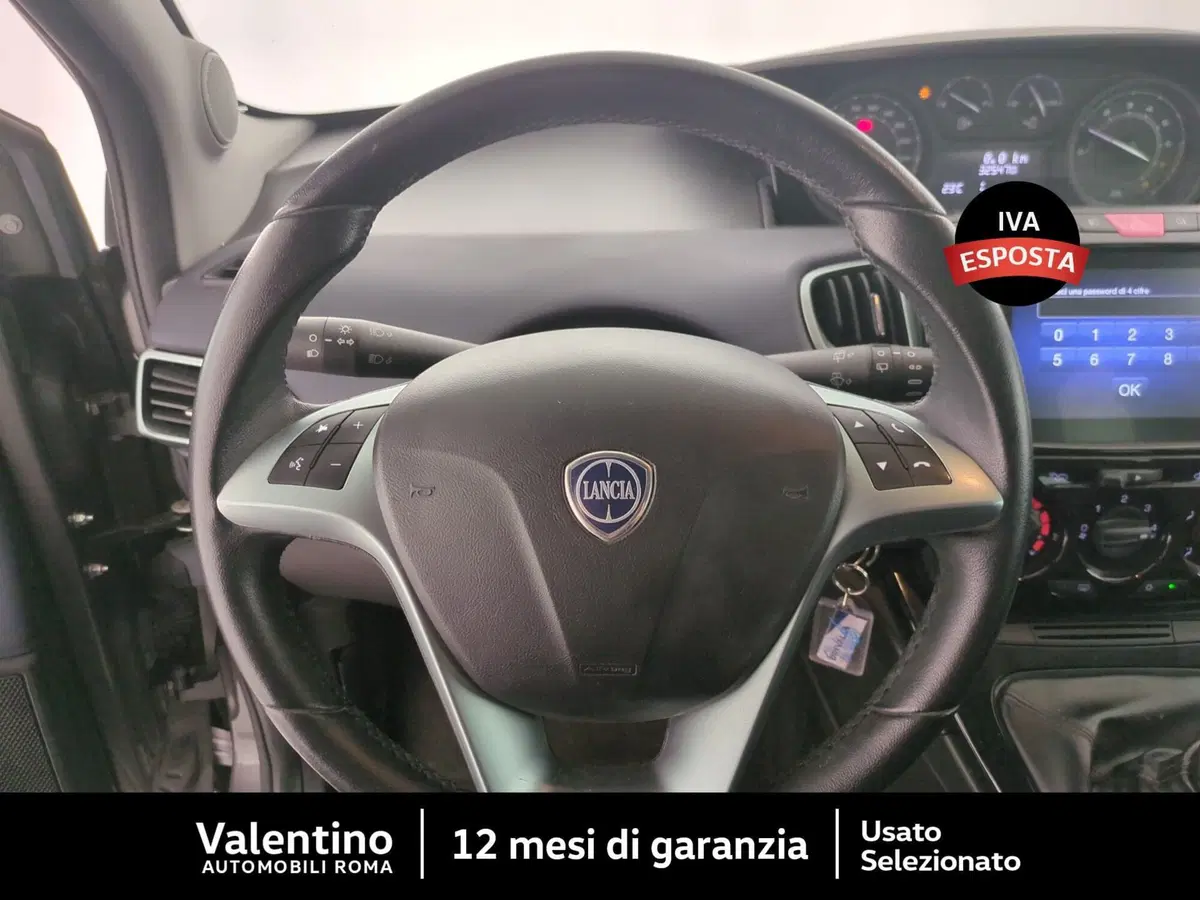 Lancia Ypsilon usata a Roma (13)