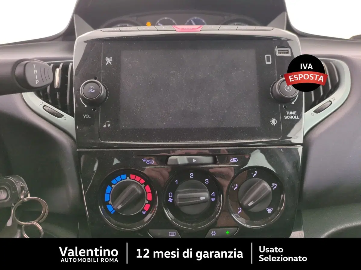 Lancia Ypsilon usata a Roma (16)