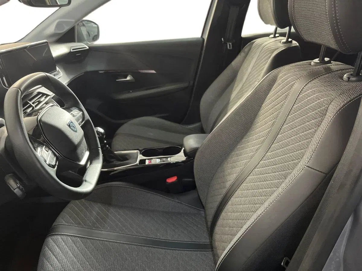 Peugeot 208 usata a Bari (7)