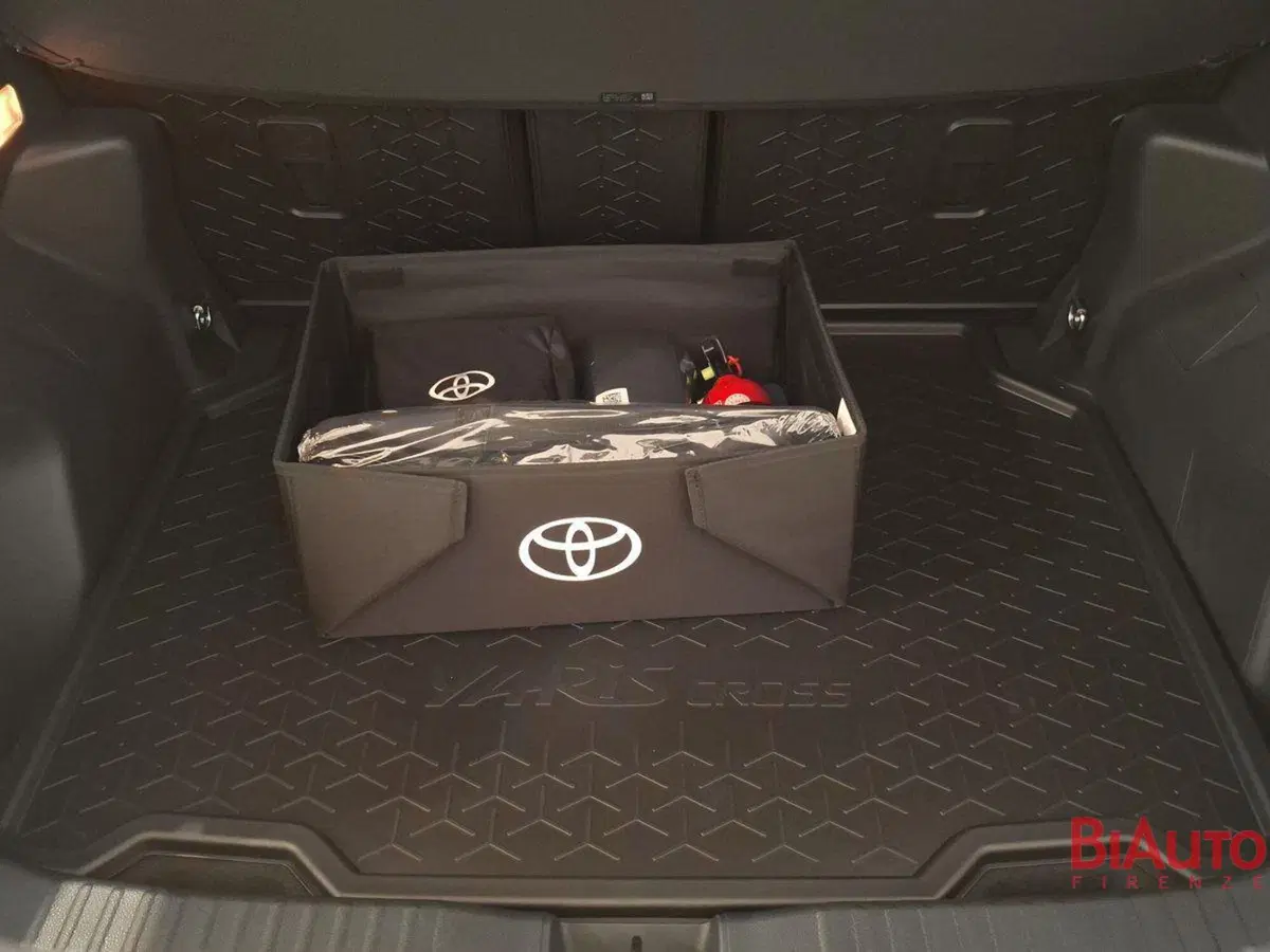 Toyota Yaris Cross nuova a Firenze (5)