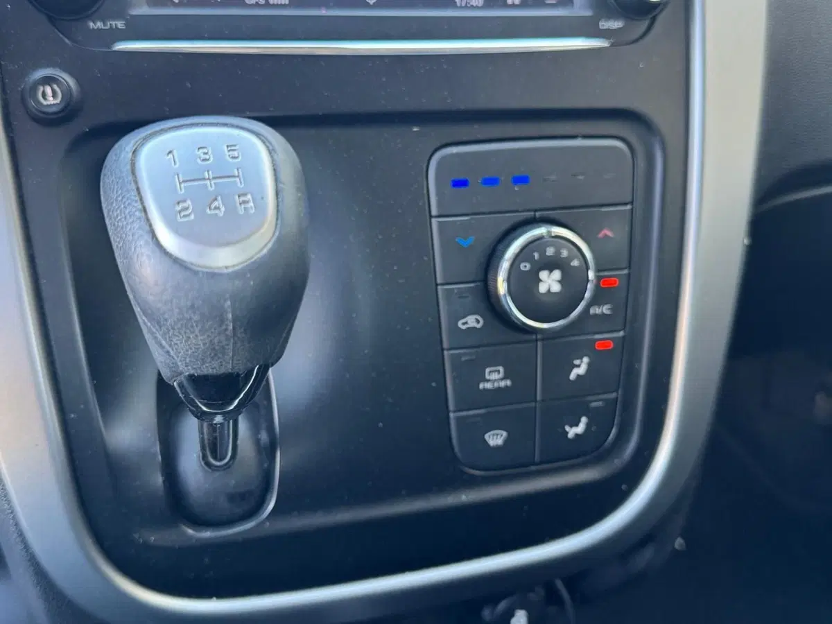 Mahindra KUV100 usata a Ferrara (13)