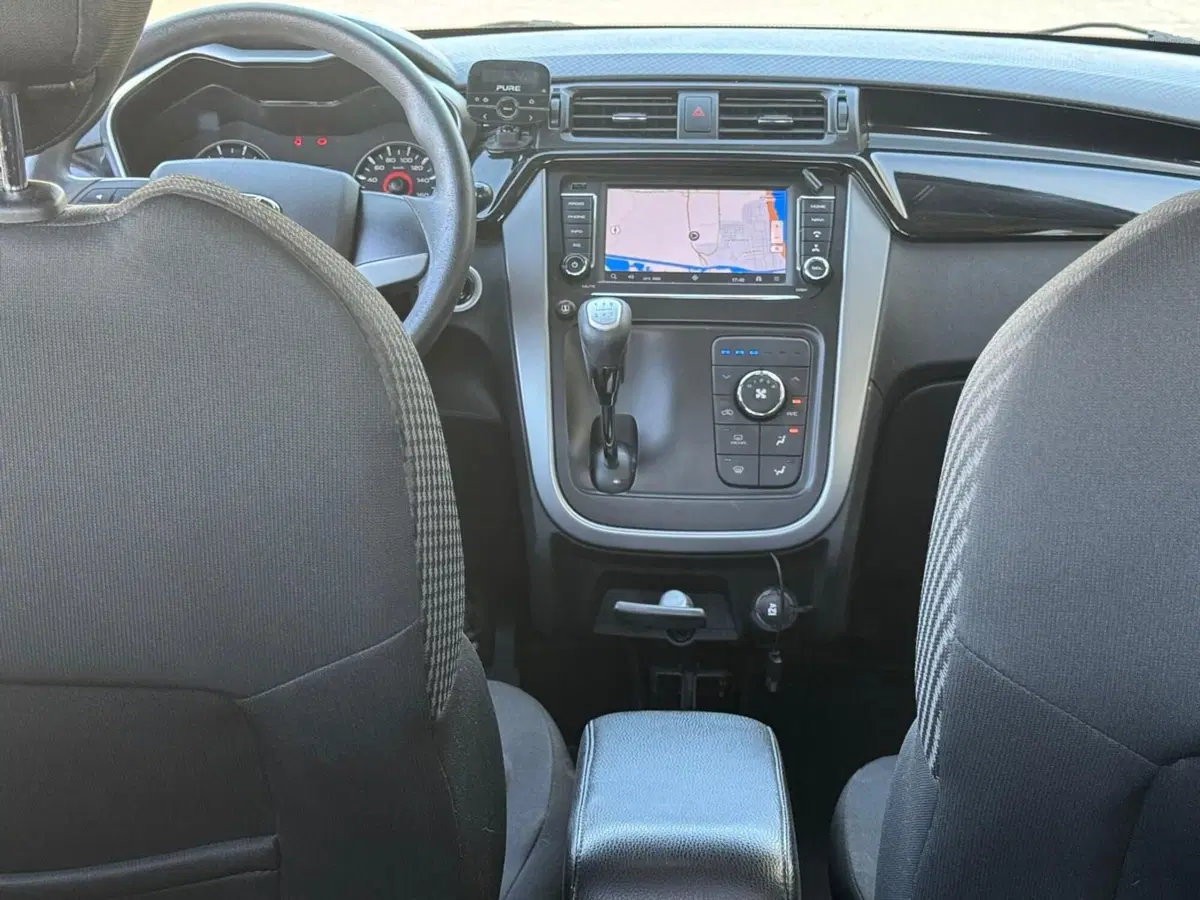 Mahindra KUV100 usata a Ferrara (14)