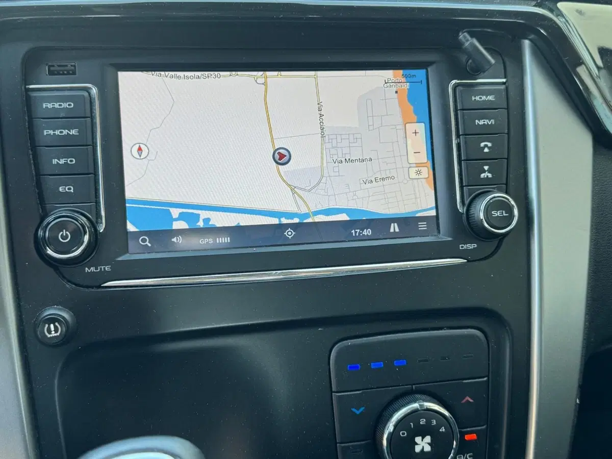 Mahindra KUV100 usata a Ferrara (9)
