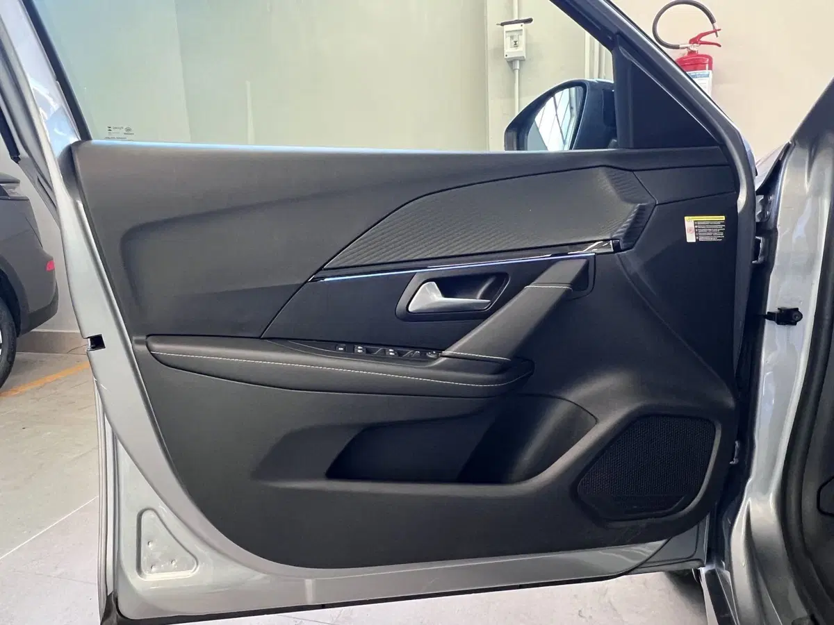 Peugeot 208 usata a Bari (11)