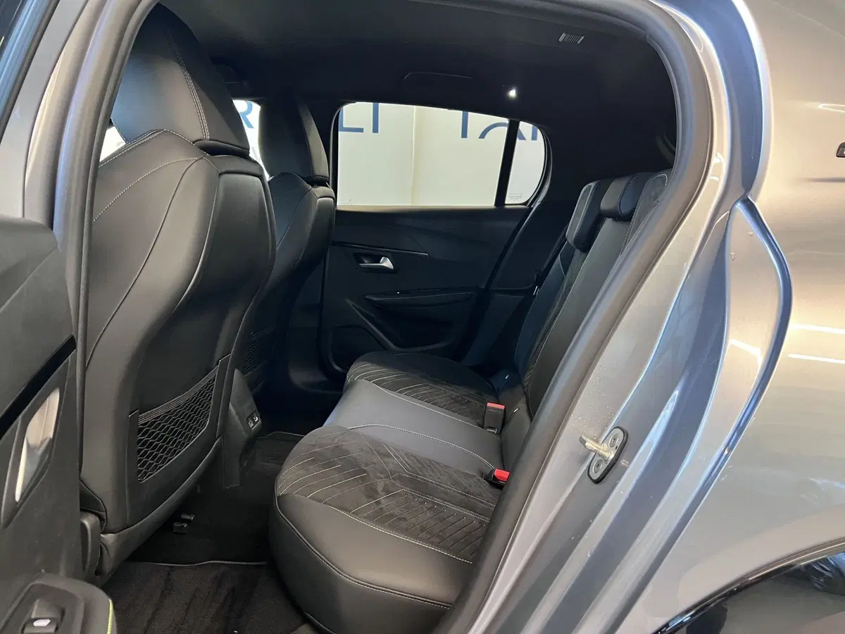 Peugeot 208 usata a Bari (18)