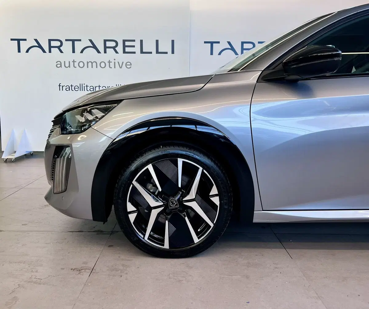 Peugeot 208 usata a Bari (4)
