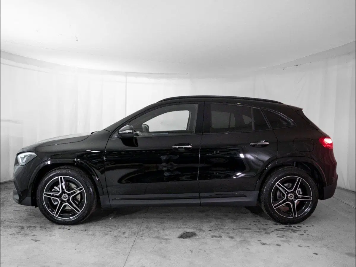 Mercedes-Benz GLA SUV nuova a Macerata (2)