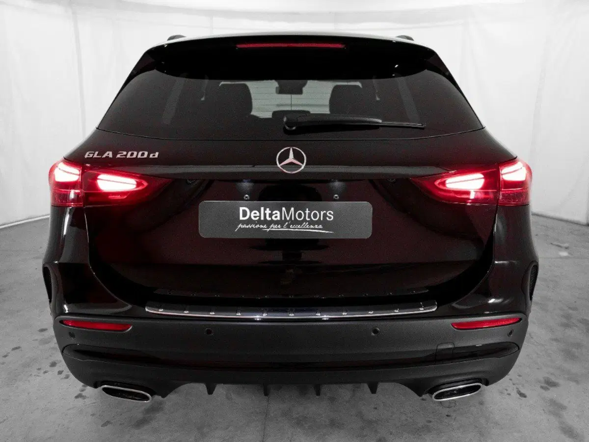Mercedes-Benz GLA SUV nuova a Macerata (3)