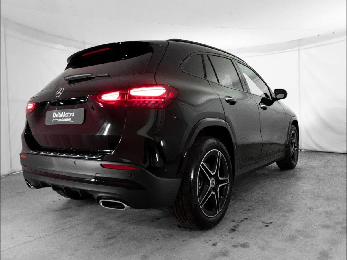 Mercedes-Benz GLA SUV nuova a Macerata (4)