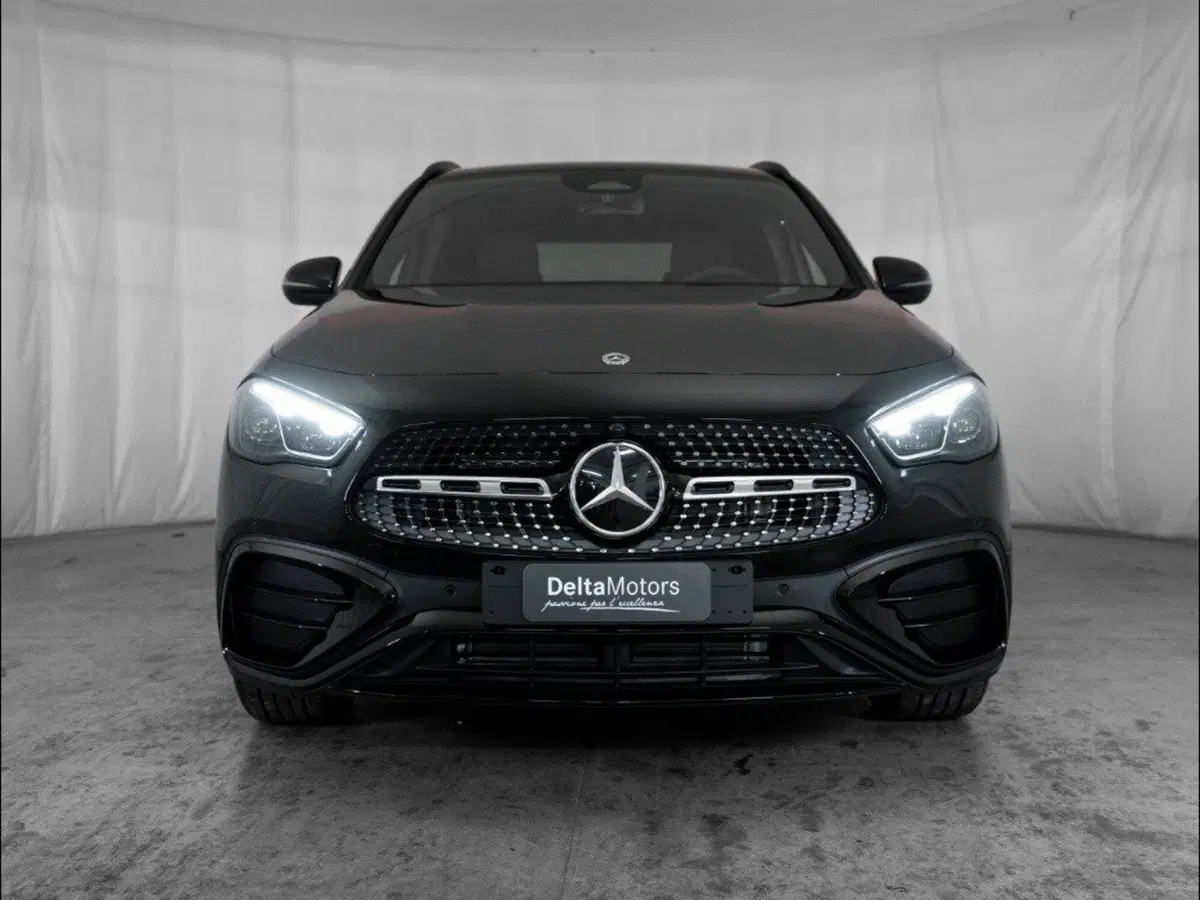 Mercedes-Benz GLA SUV nuova a Macerata (5)