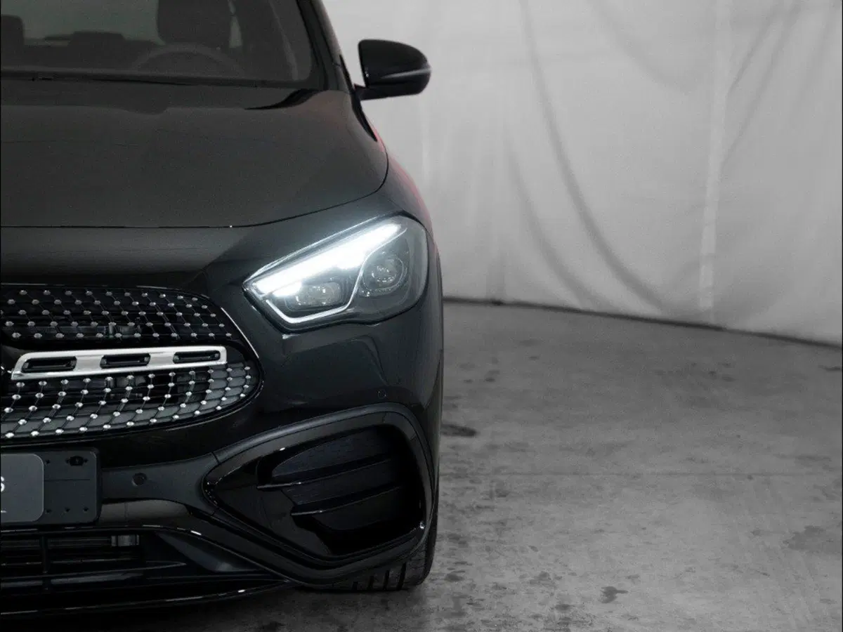 Mercedes-Benz GLA SUV nuova a Macerata (6)