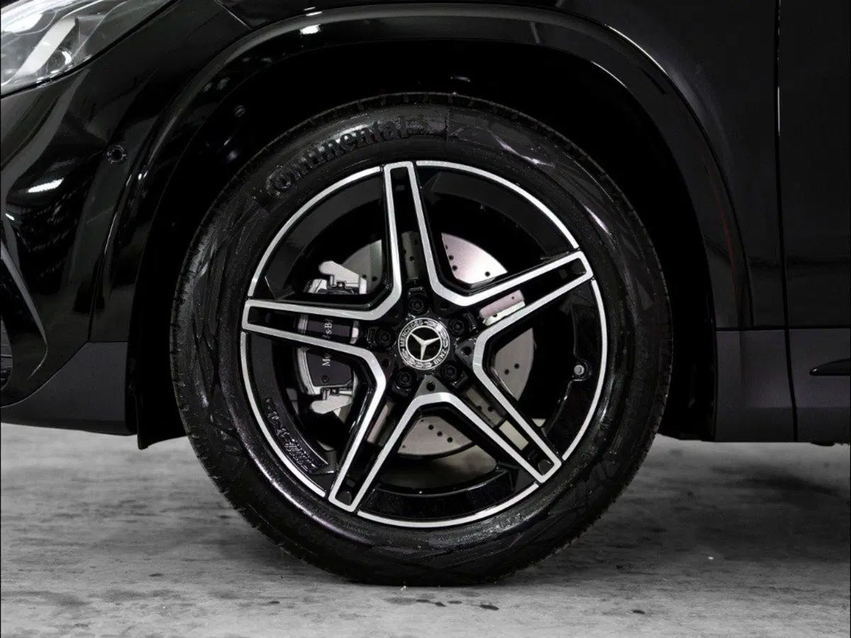 Mercedes-Benz GLA SUV nuova a Macerata (7)