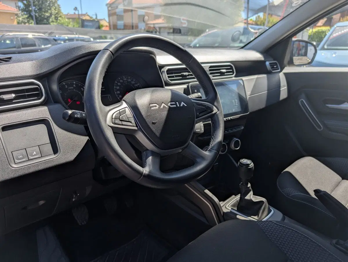 Dacia Duster usata a Pavia (11)