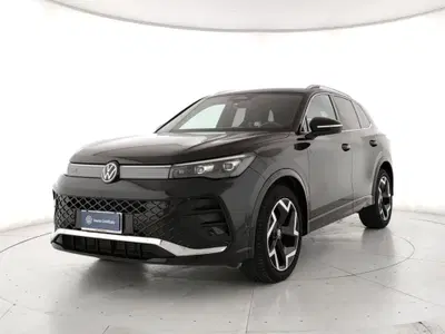 Volkswagen Tiguan 2.0 TDI 150 CV SCR DSG 4MOTION R-Line del 2024 usata a Torre Annunziata