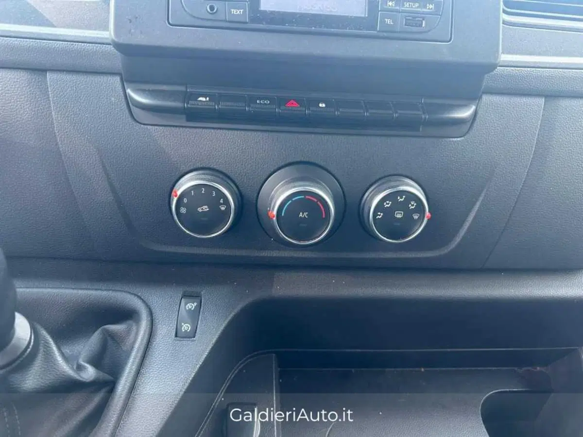 Renault Master Furgone usata a Salerno (15)