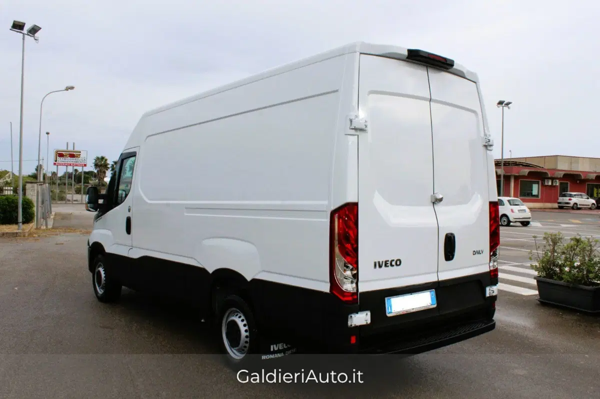 Iveco Daily Furgone usata a Salerno (3)