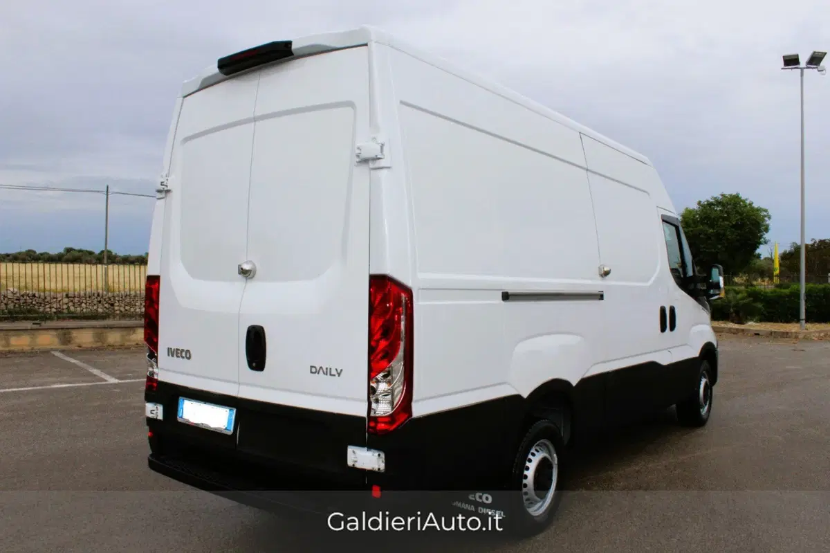 Iveco Daily Furgone usata a Salerno (4)