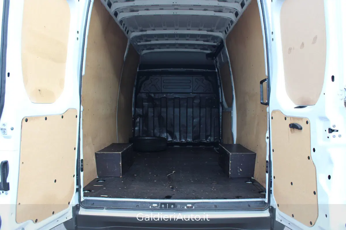 Iveco Daily Furgone usata a Salerno (7)